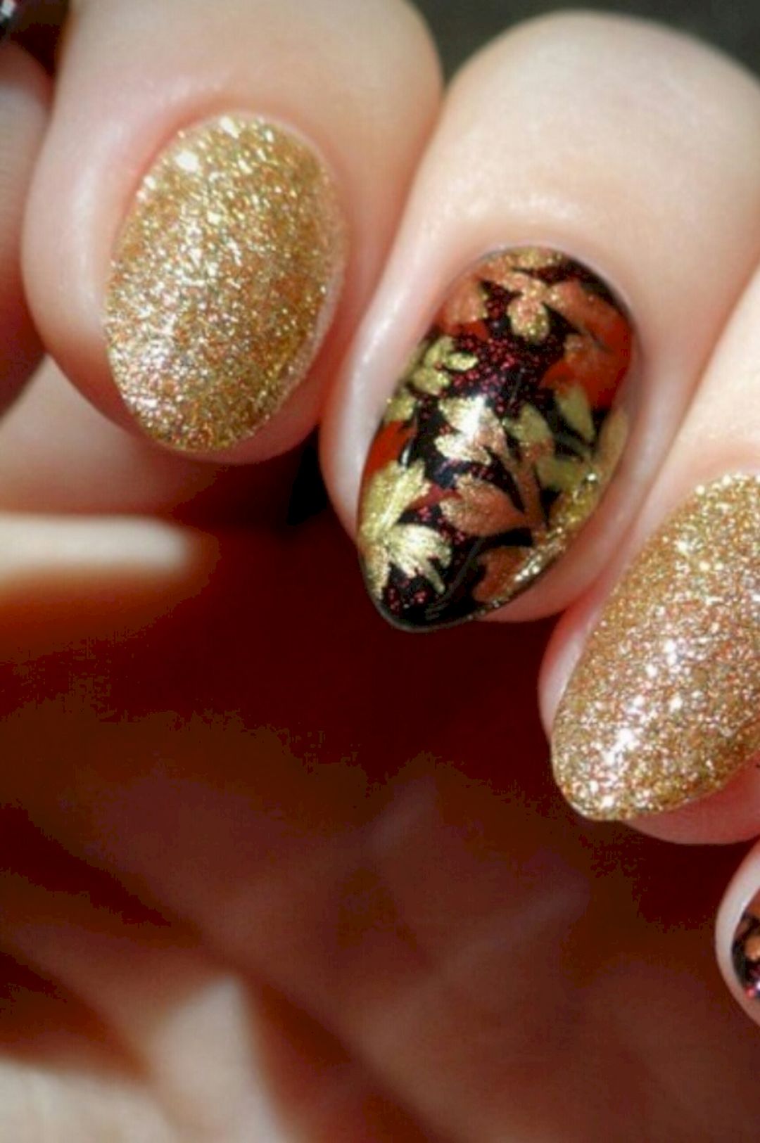 Glamor maple leaf nail art from musely