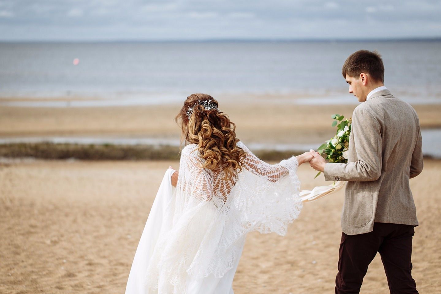 Wedding celebration in beach from weddywood.ru