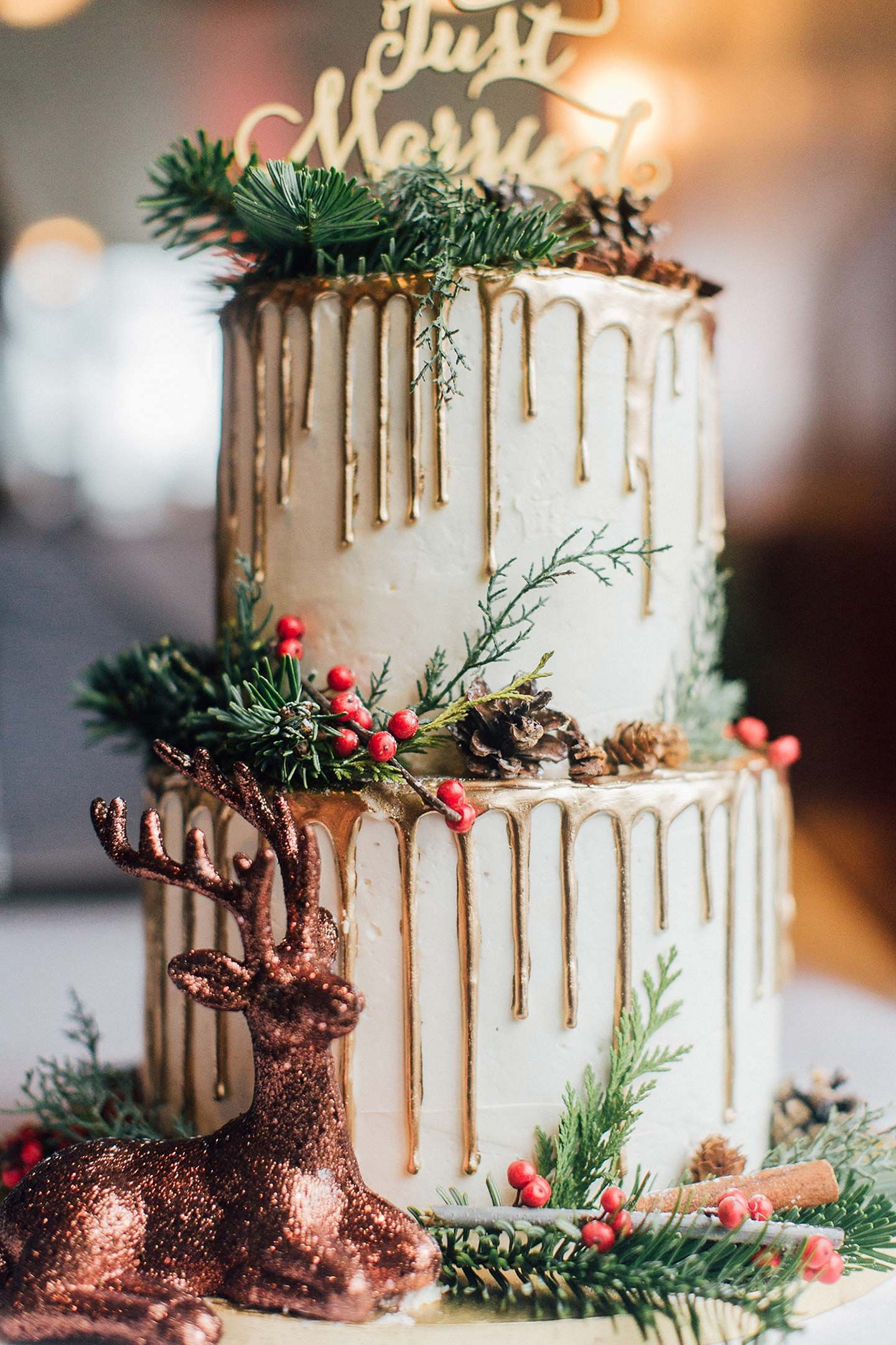 Christmas inspired wedding cakes from hochzeitswahn.de