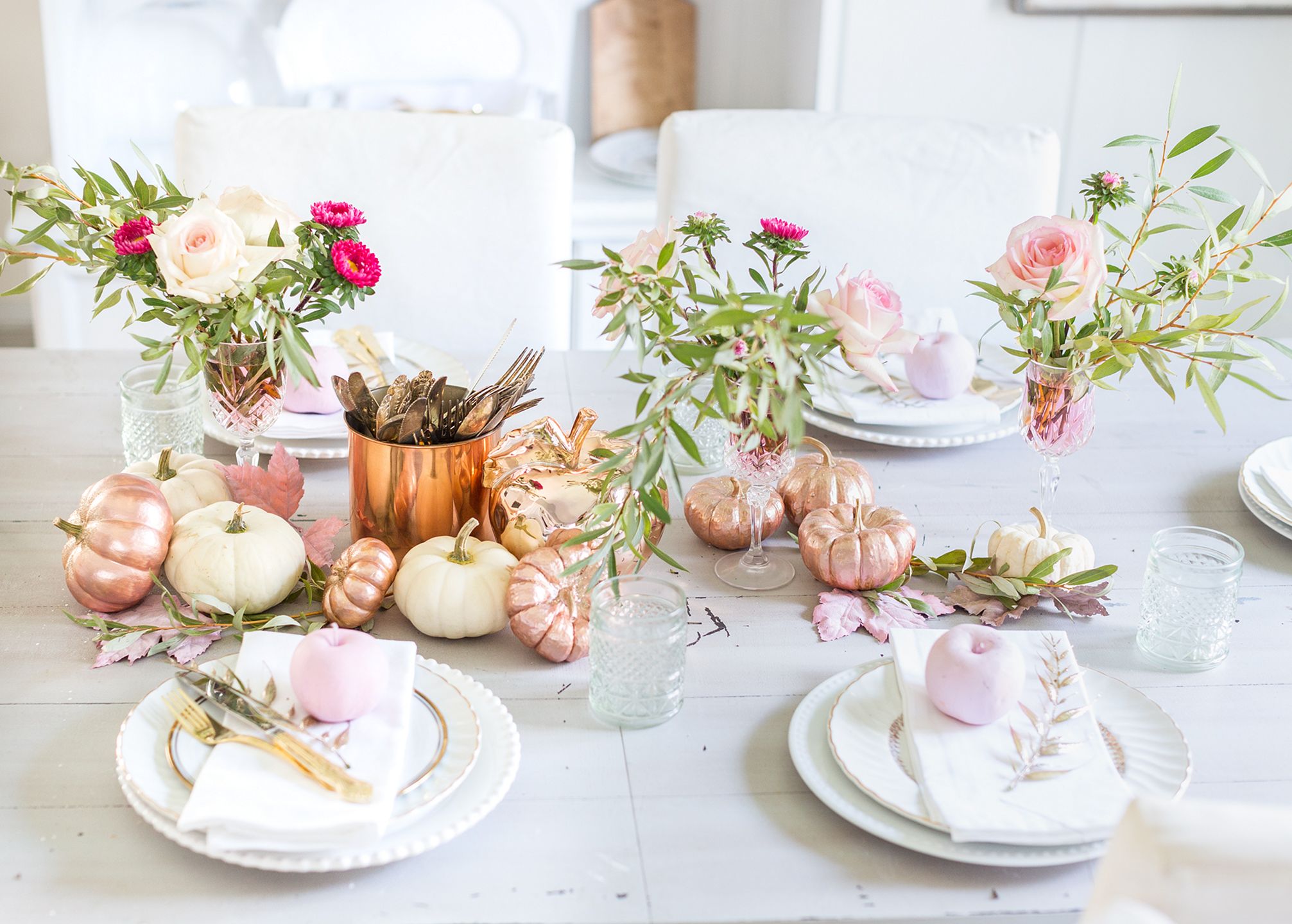 Rose gold with pink tablescape decor from kelindan