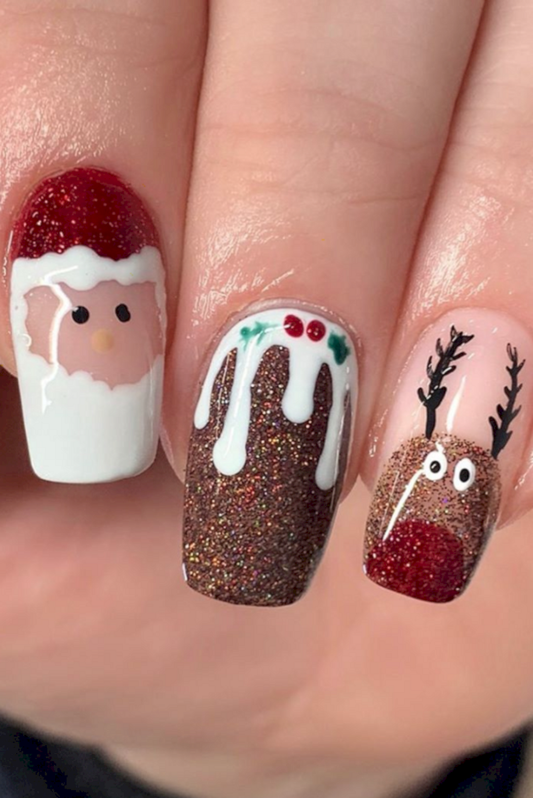 Santa and his reindeer from nouvellenail
