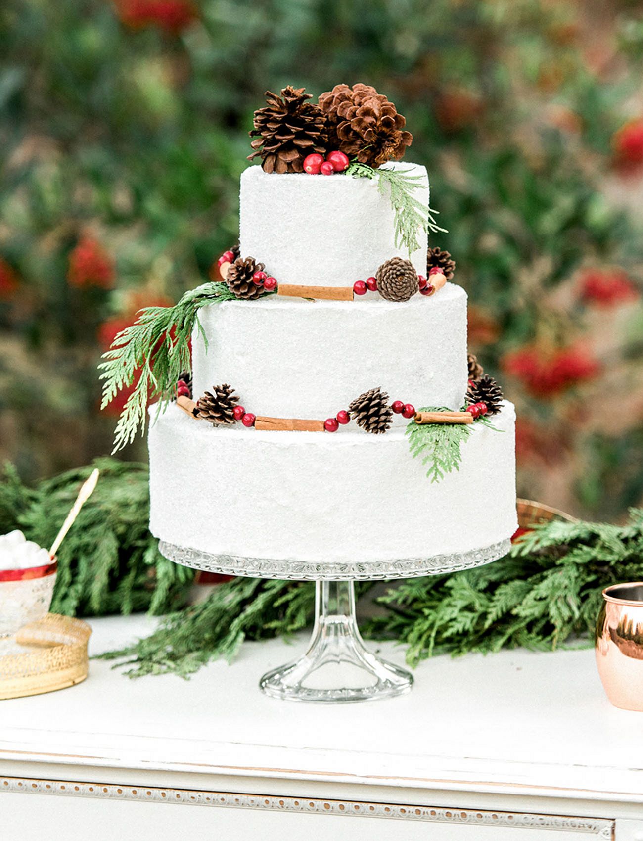Winter wedding cake from greenweddingshoes