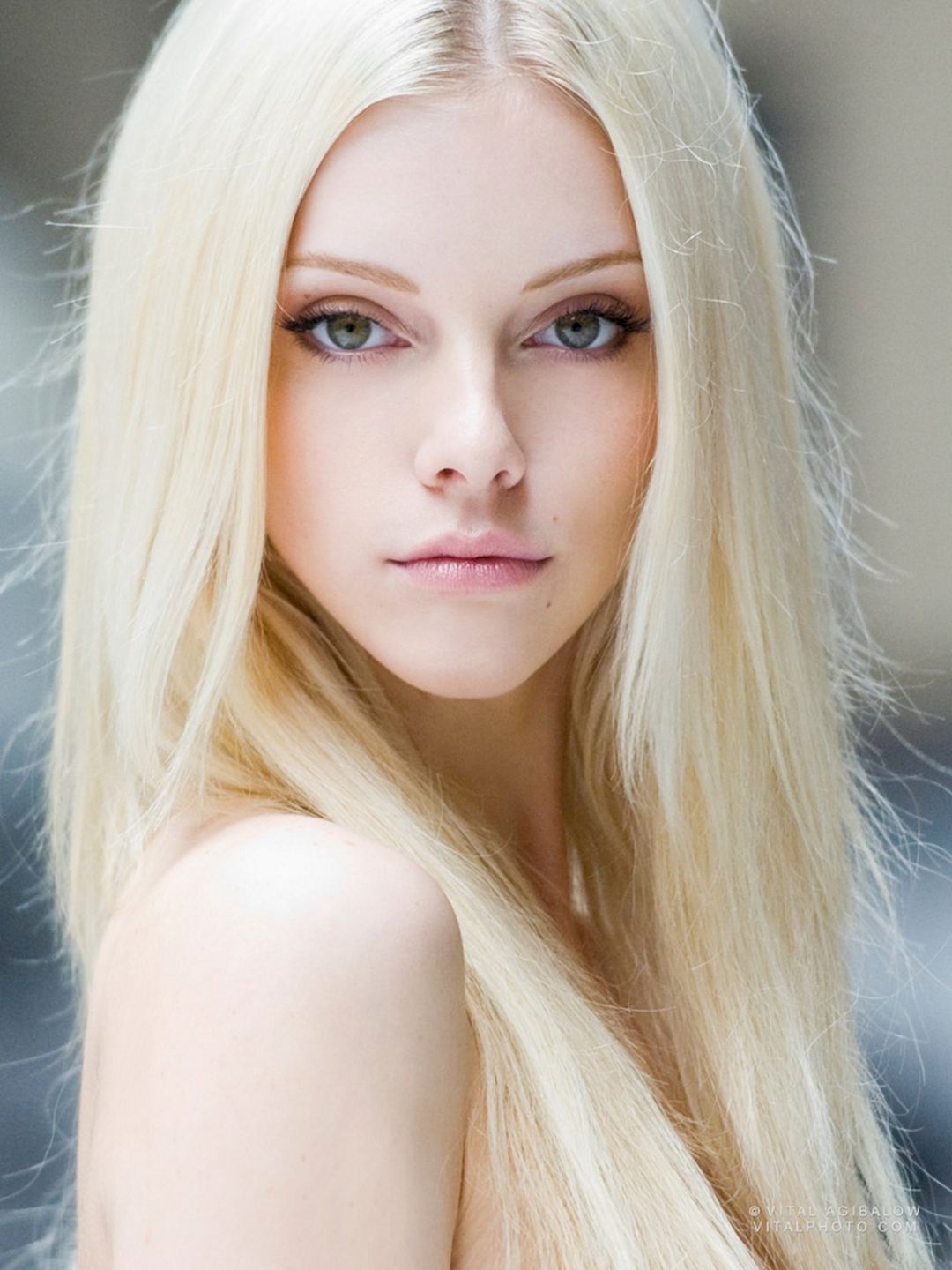 Platinum blonde hair color idea from styleswardrobe