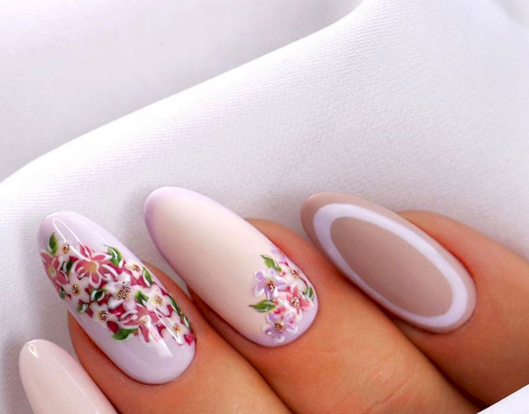 Almond nails with flowers from wlf-blog