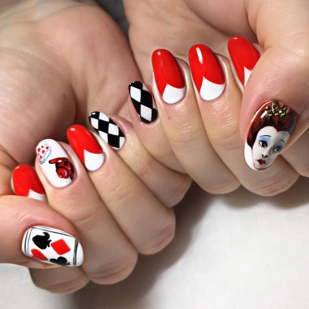 Queen of hearts nail art from decoromah
