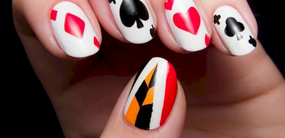 Red nails heart from decoromah