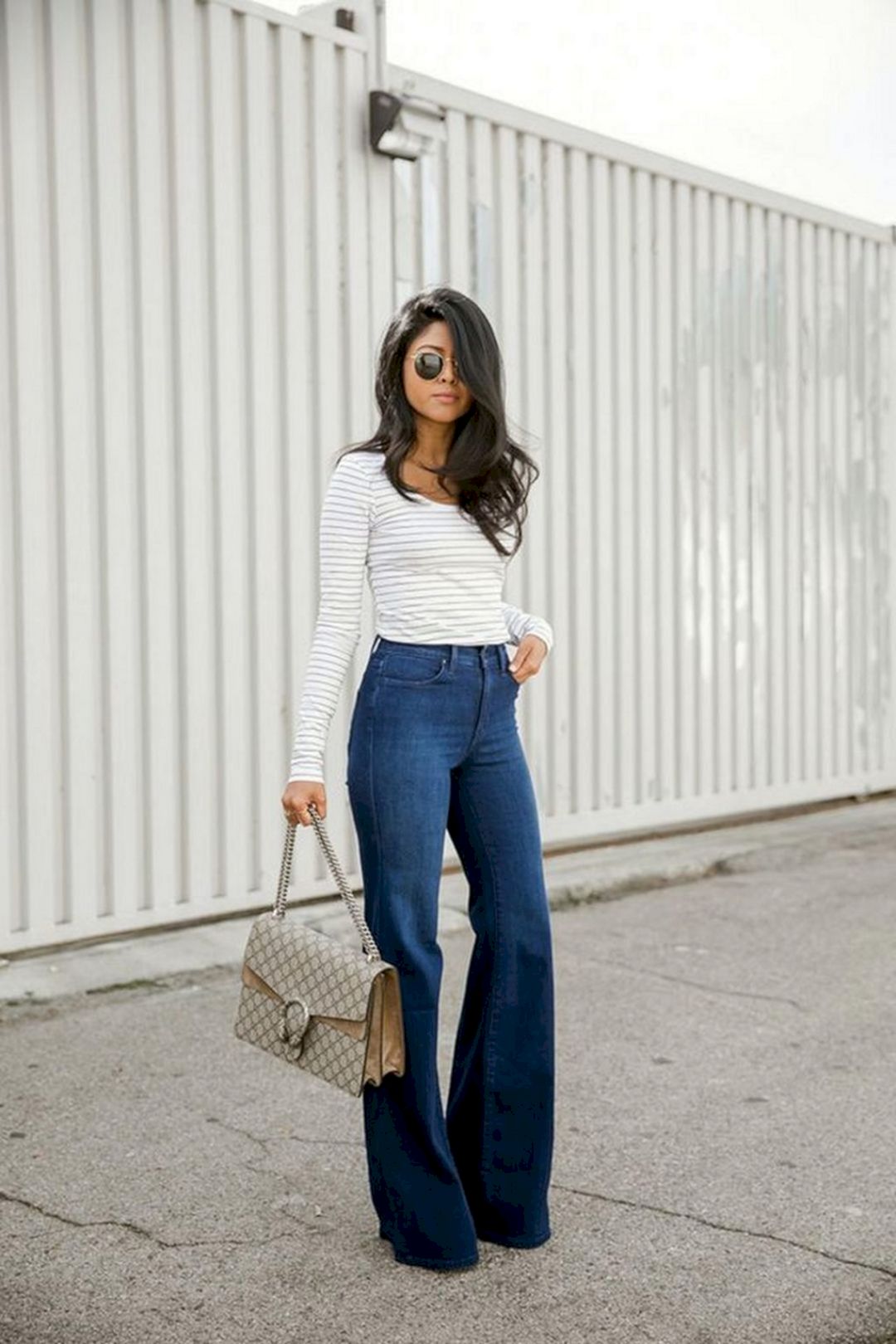 Striped long t-shirt with your high-waisted jeans from fasbest