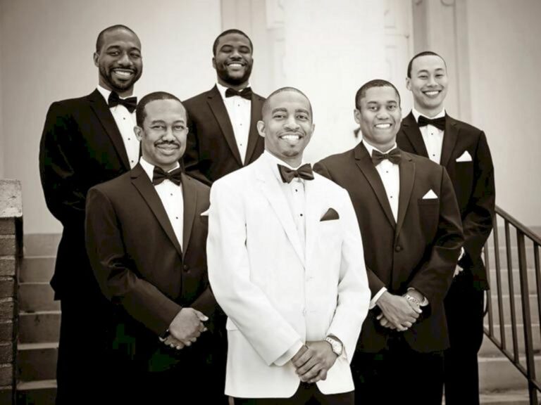 Groom and Groomsmen Outfit Ideas for Your Wedding