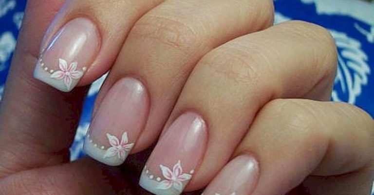 Simple flower nail design