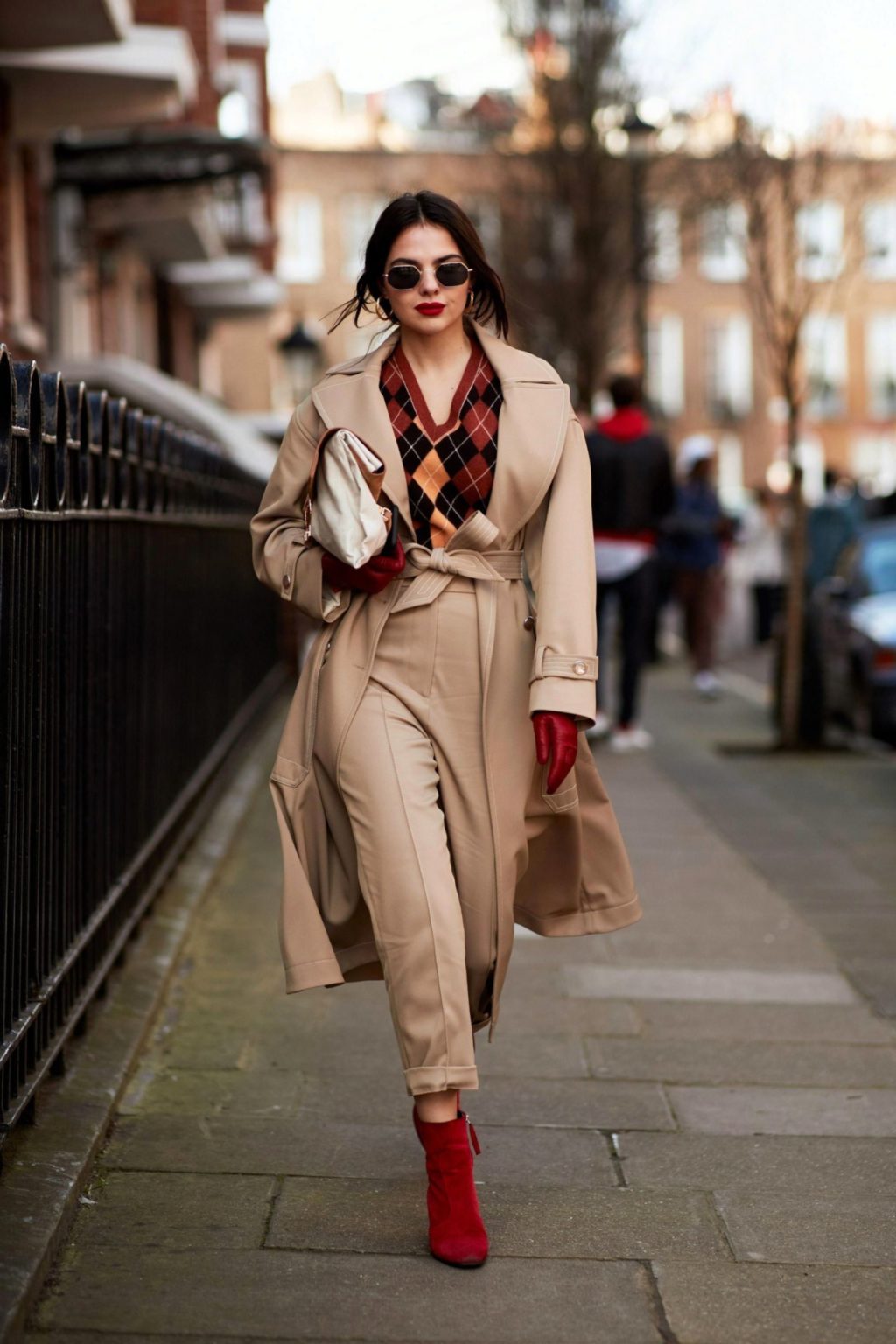 42 Impressive Fall Street Style Fashion For Women 2021 Vashionable