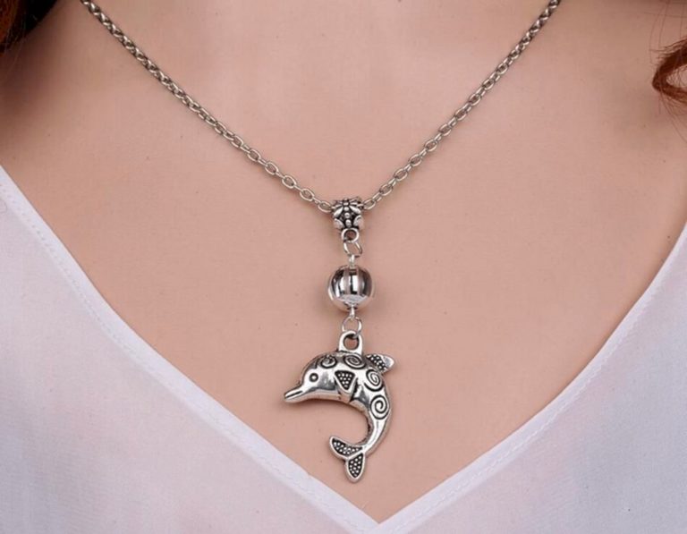 Animals dolphins necklace pendant