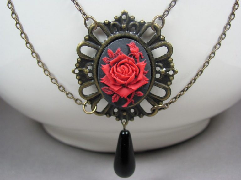 Awesome necklace renaissance jewelry red