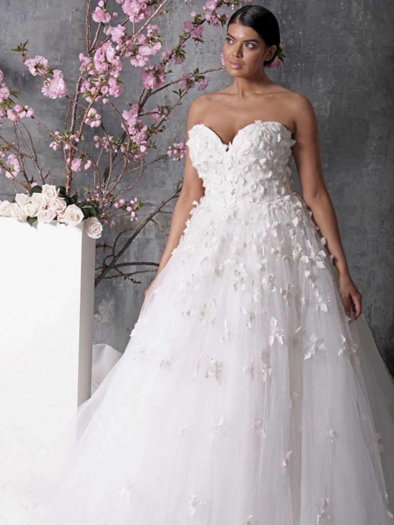 Romantic and eye-catching plus size wedding dresses
