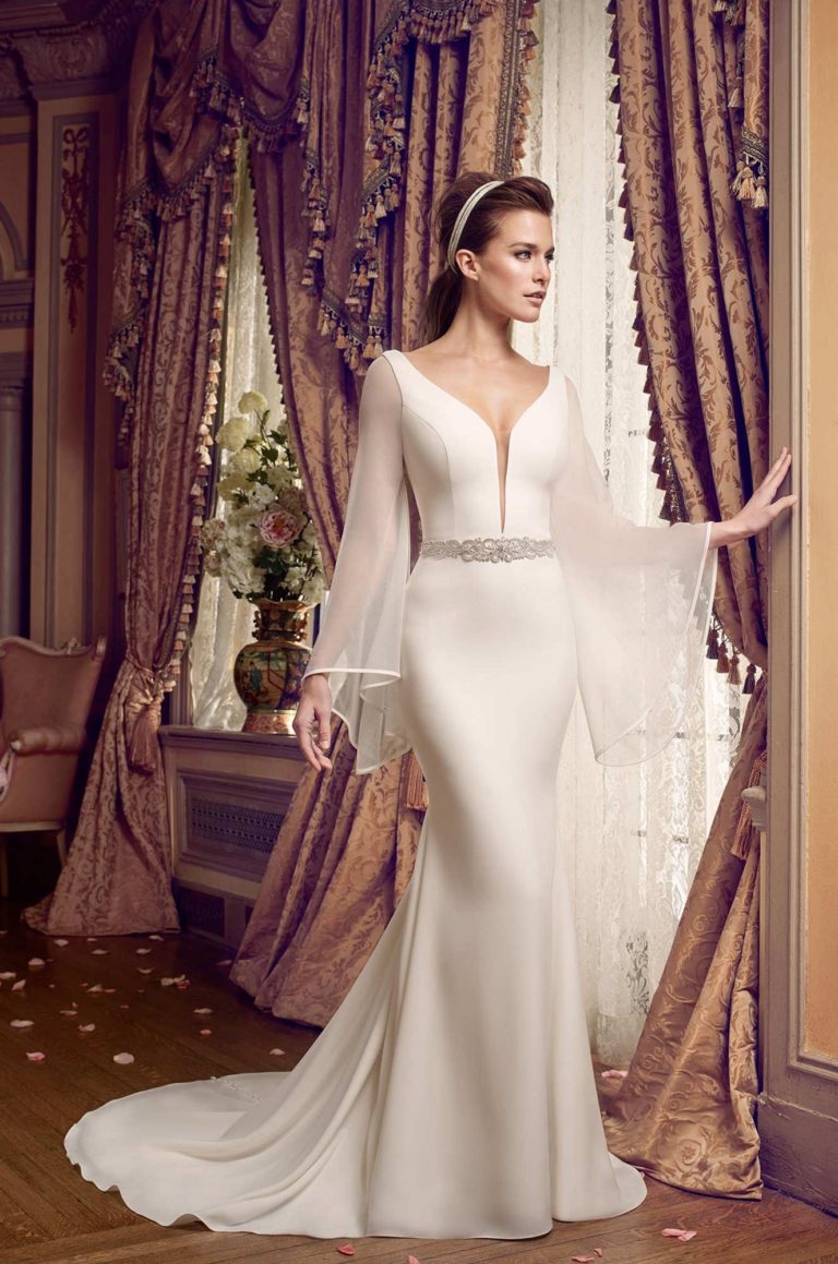 Swoon-worthy long sleeve wedding dress
