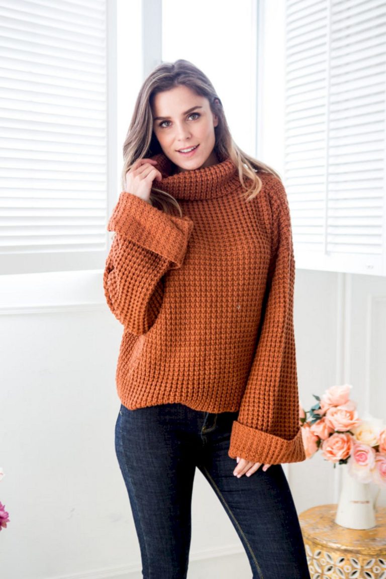 Trendy cognac brown sweater for fall