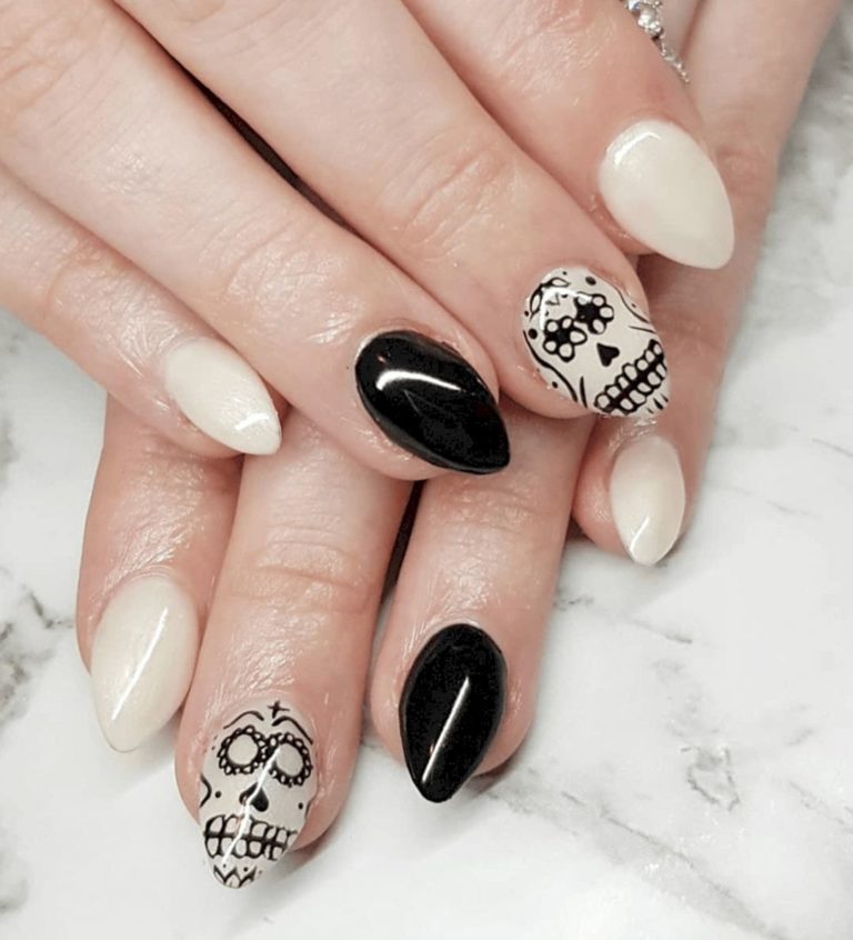 Creepy and scary halloween nail designs