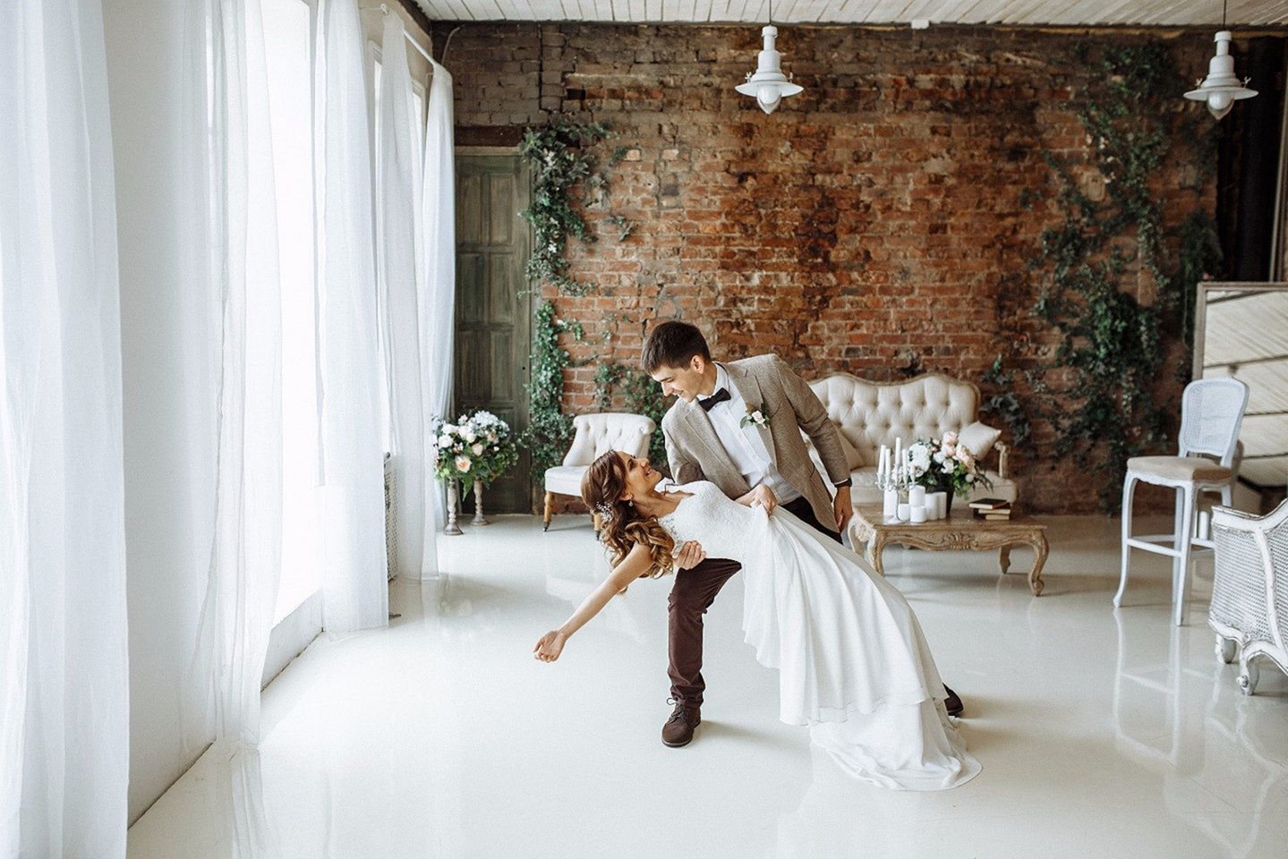 Wedding proposal in indoor from weddywood.ru