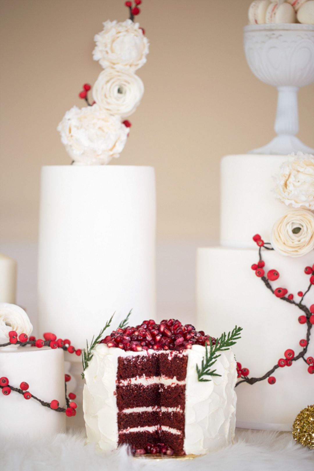 Modern christmas wedding cake decorating ideas from weddbook