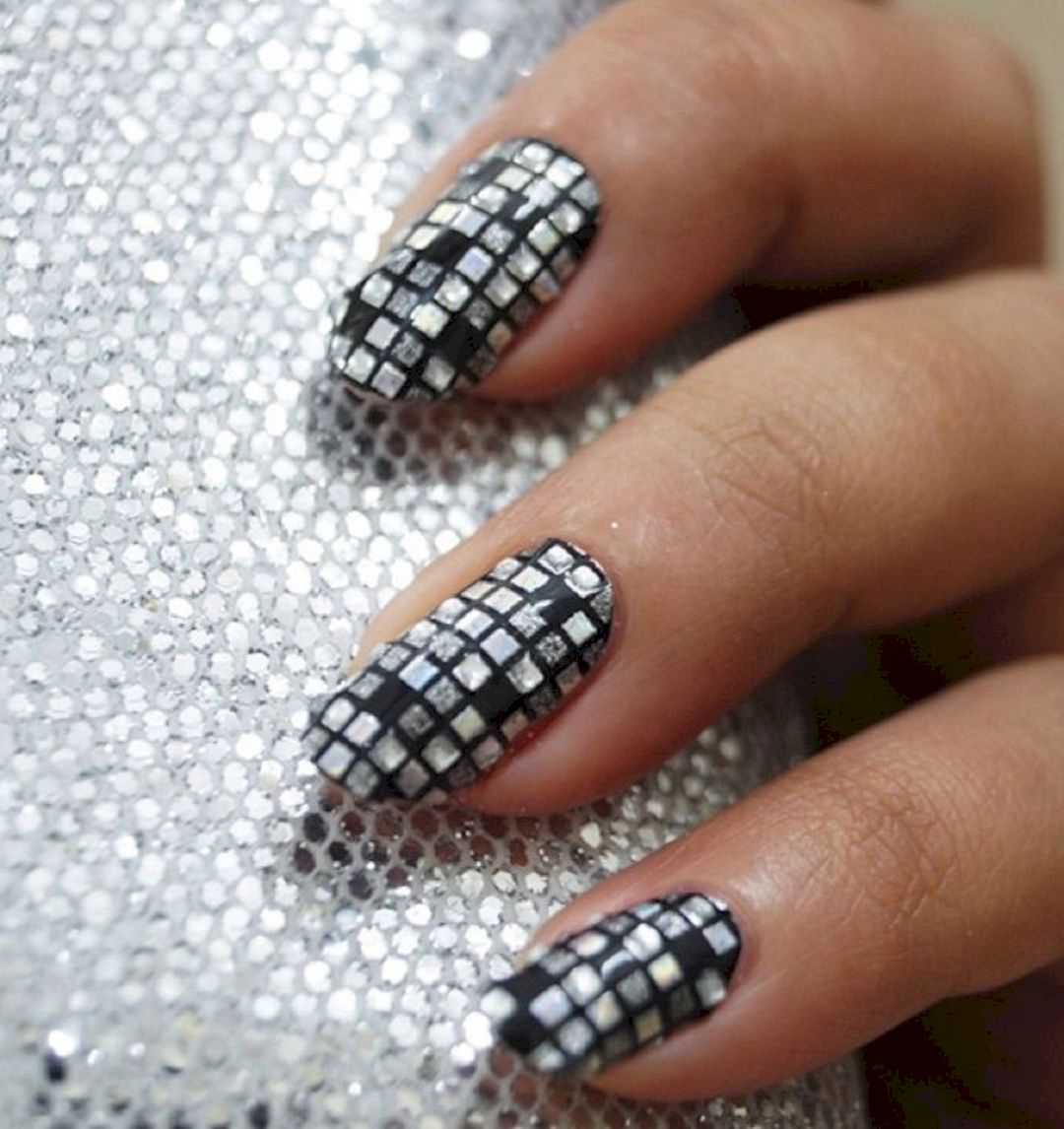Futuristic black and silver nails from worldoffemale